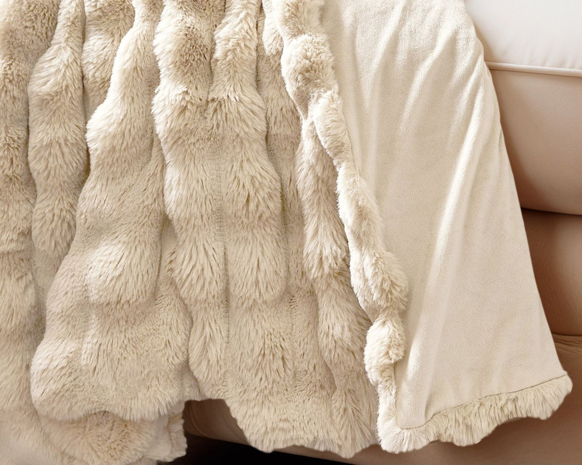 Pom Rabbit Fur plaid Zand