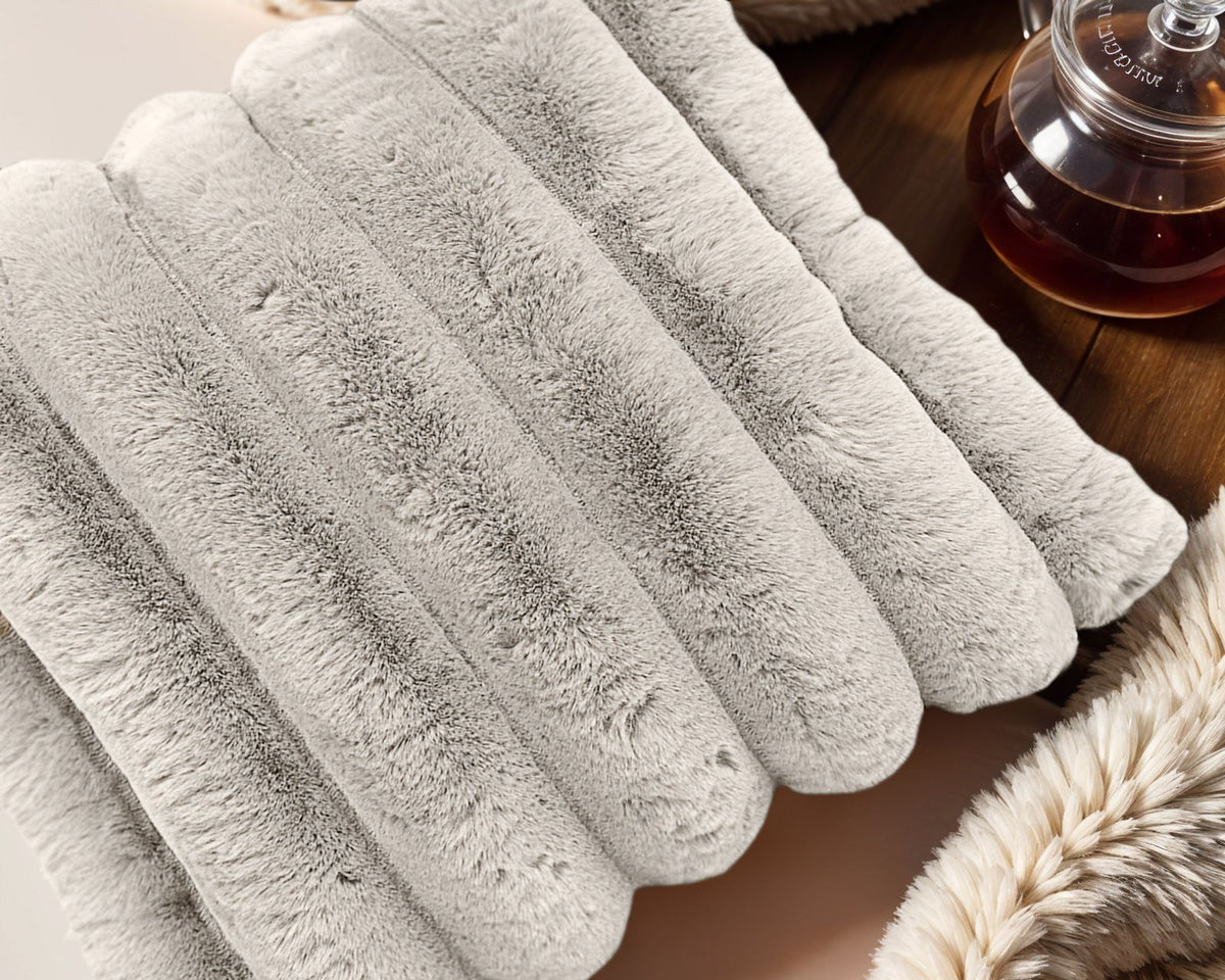Rib Rabbit Fur Sierkussen Ecru
