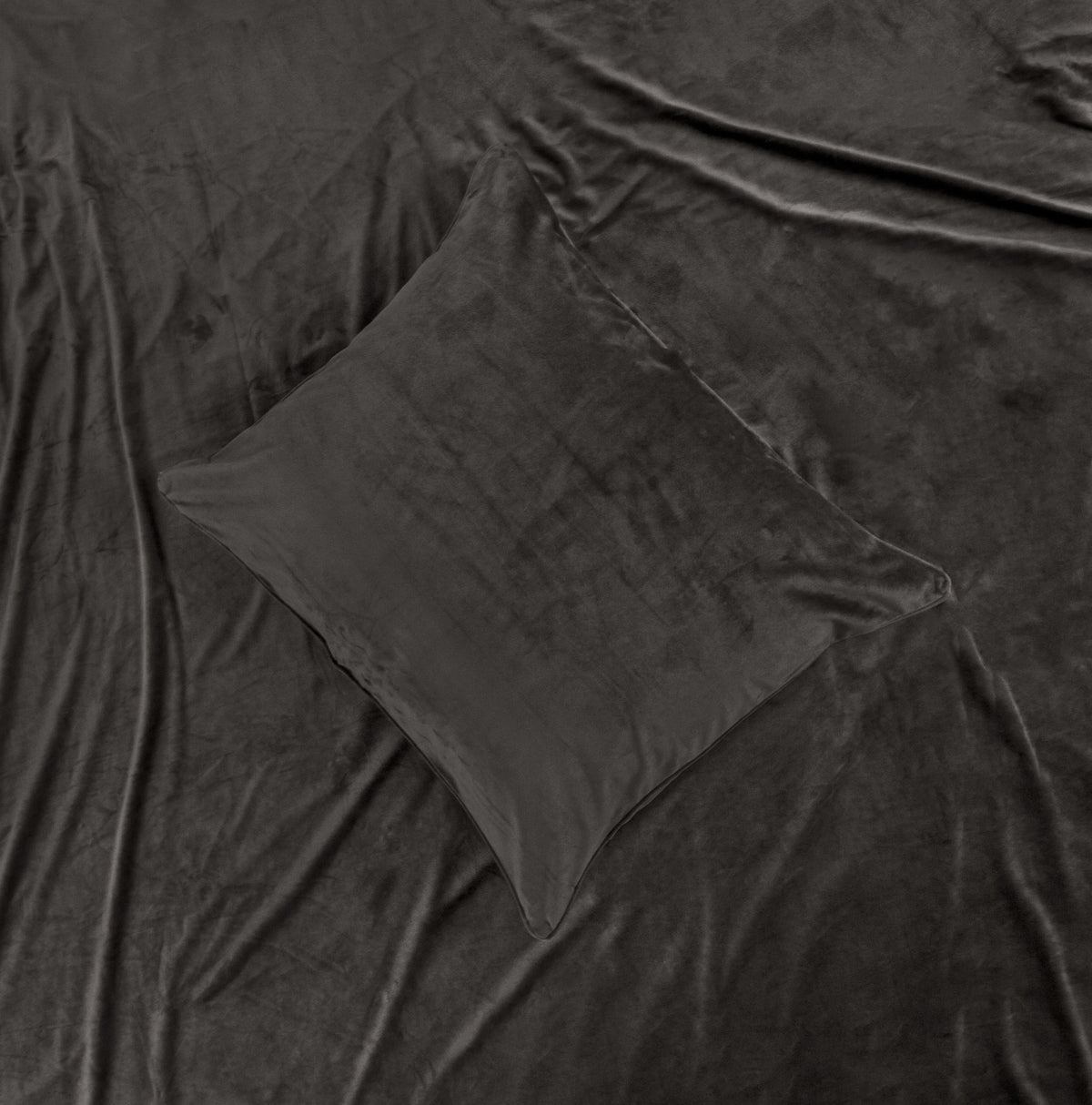 Dekbedovertrek Velvet Piping Deep Taupe