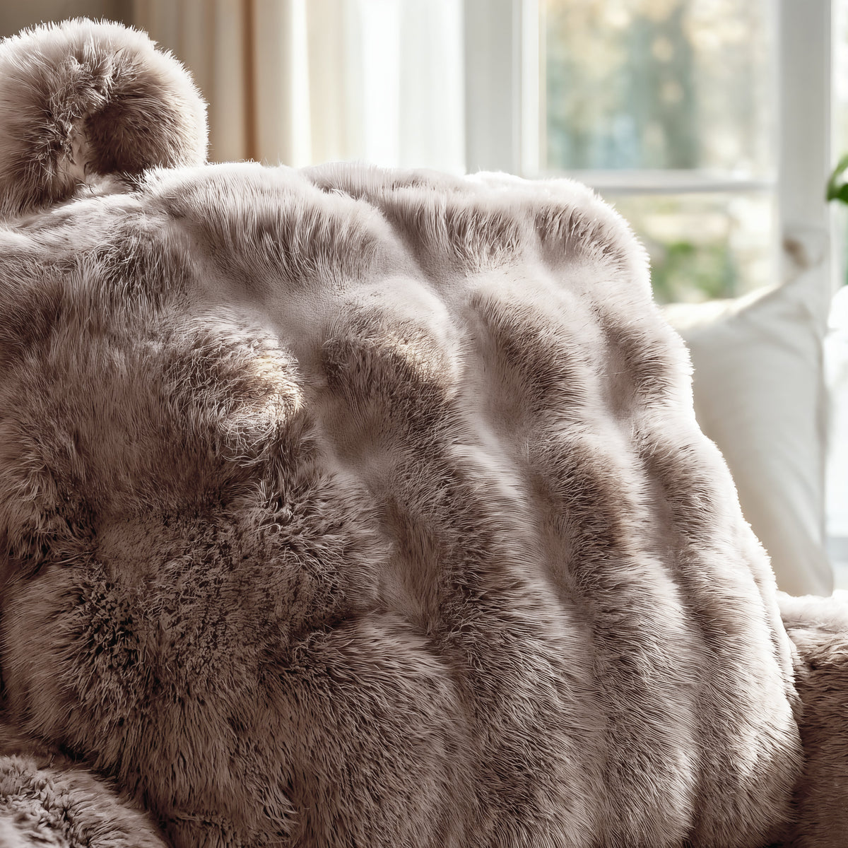 Bedrest Pompom Taupe