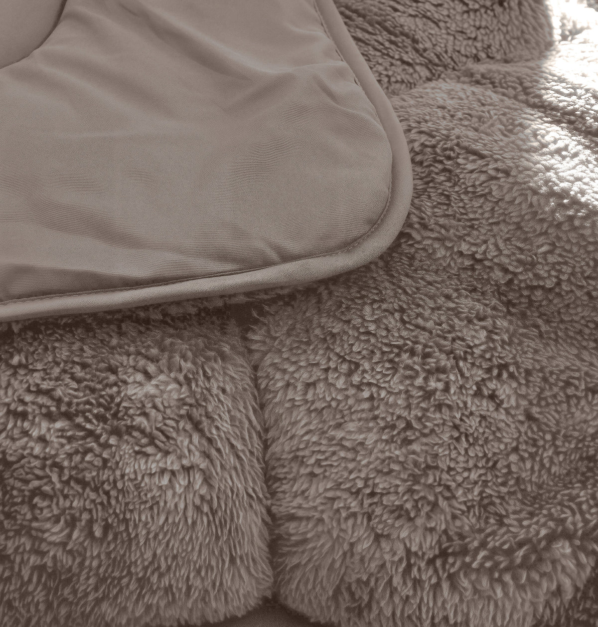 Lazy Dekbed Teddy Taupe/Grijs Met Kussenslopen