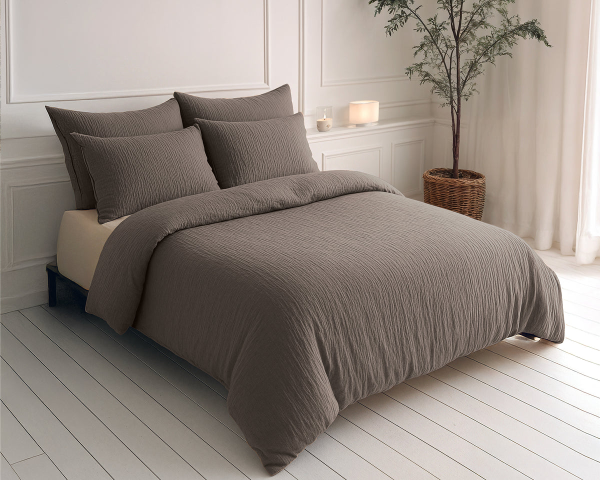 Lazy Dekbed Mousseline Donker Taupe Met Kussenslopen