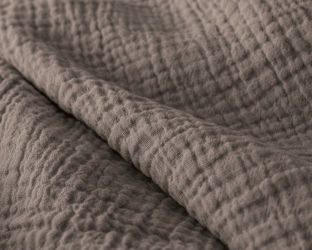 Lazy Dekbed Mousseline Donker Taupe Met Kussenslopen
