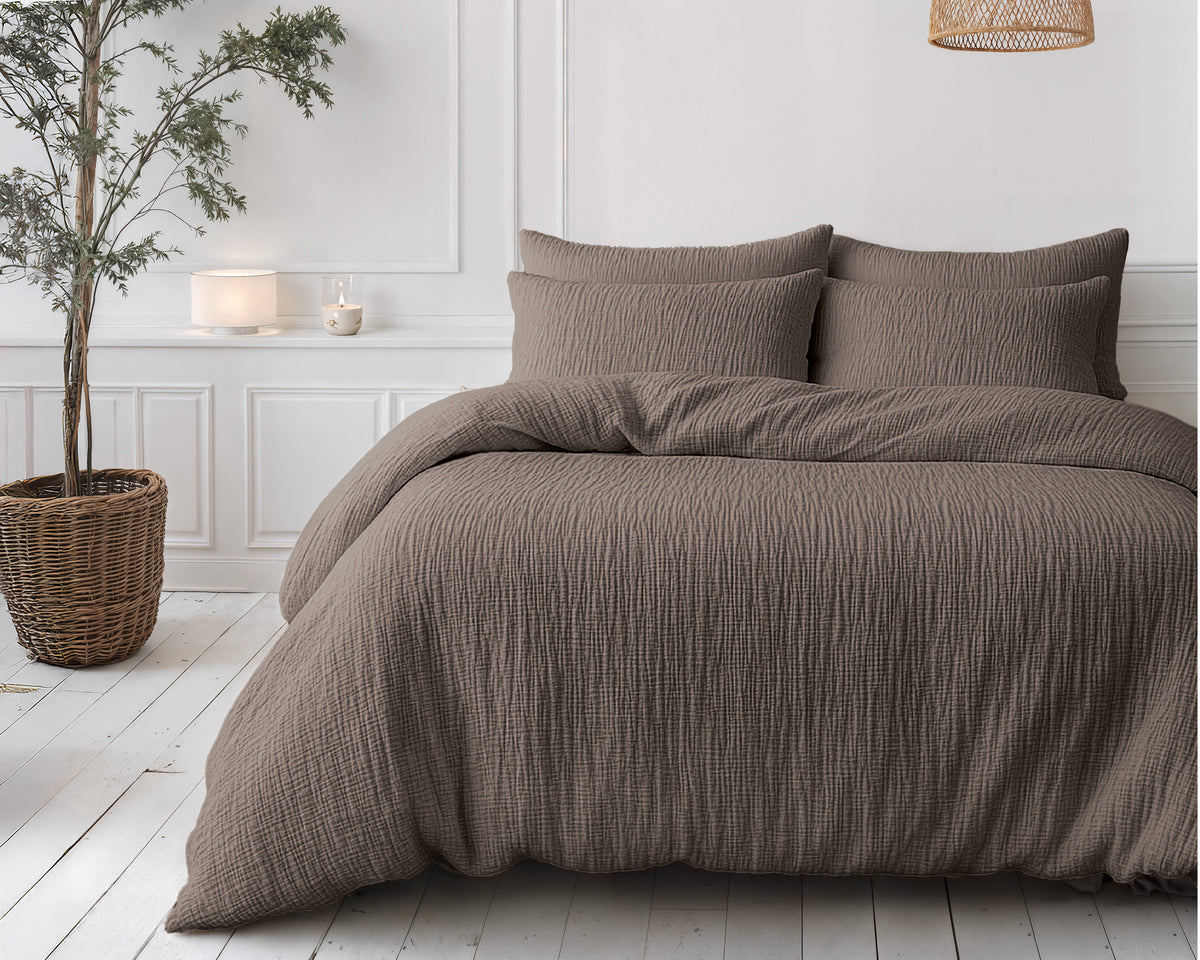 Lazy Dekbed Mousseline Donker Taupe Met Kussenslopen
