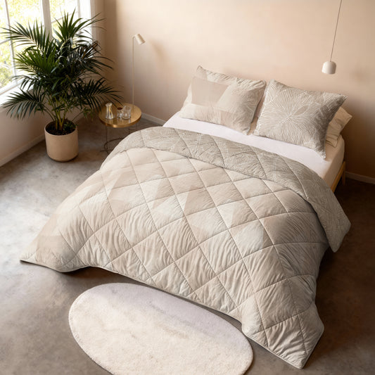 Lazy Dekbed Warm Triangles Zand/Beige Met Kussenslopen