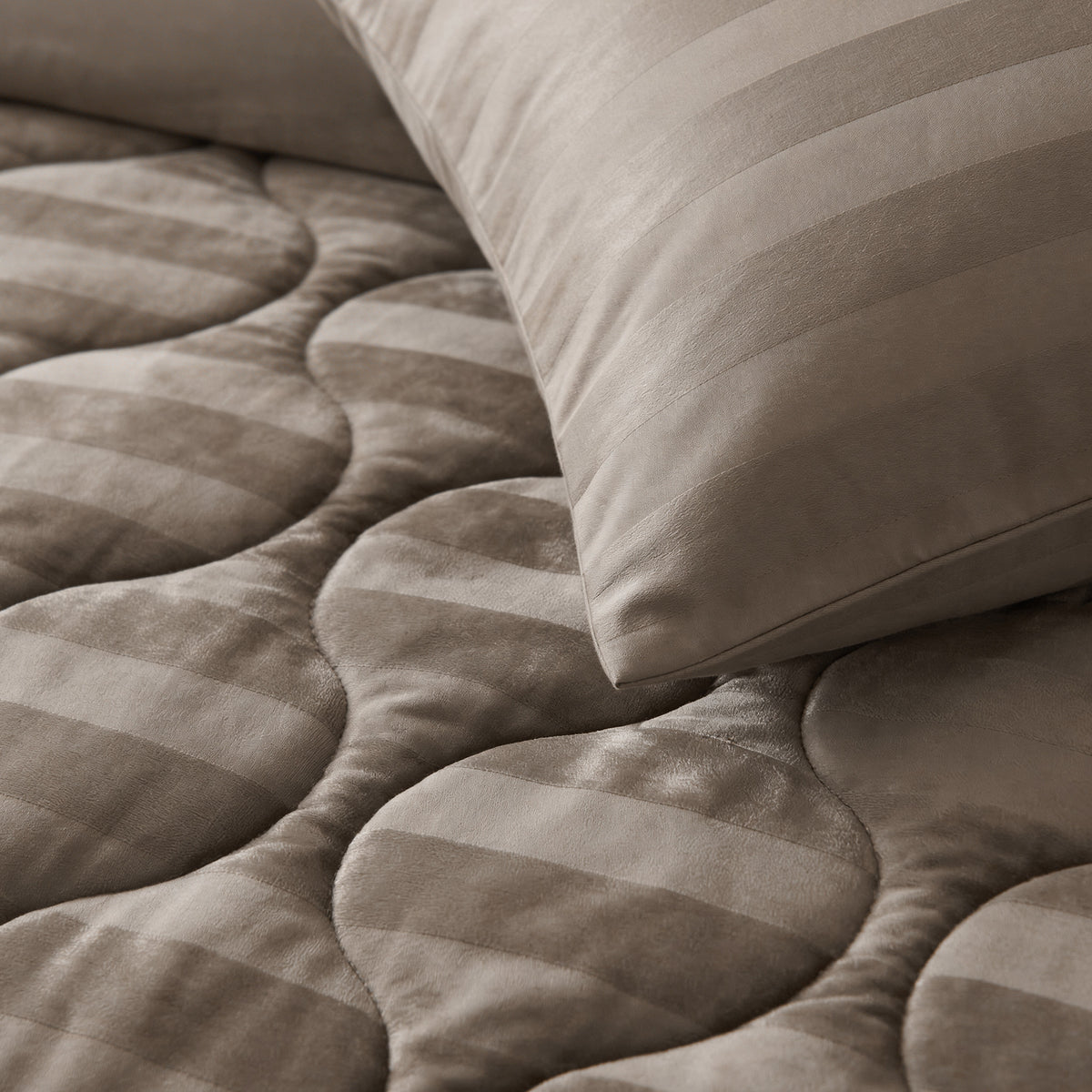 Dekbed Zonder Overtrek Hotel Velvet Taupe – Wasbaar