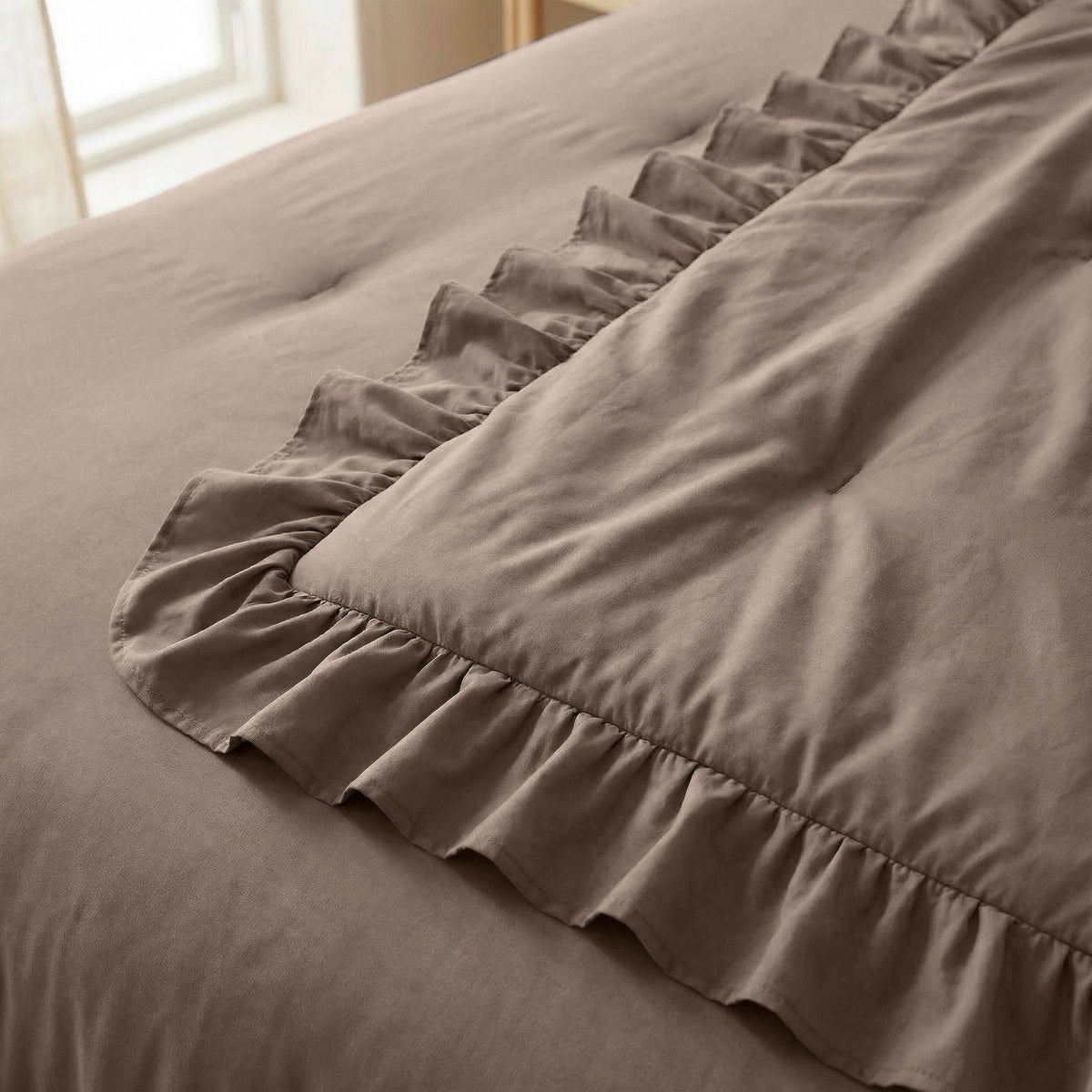 Dekbed Zonder Overtrek Ruffles Taupe – Wasbaar