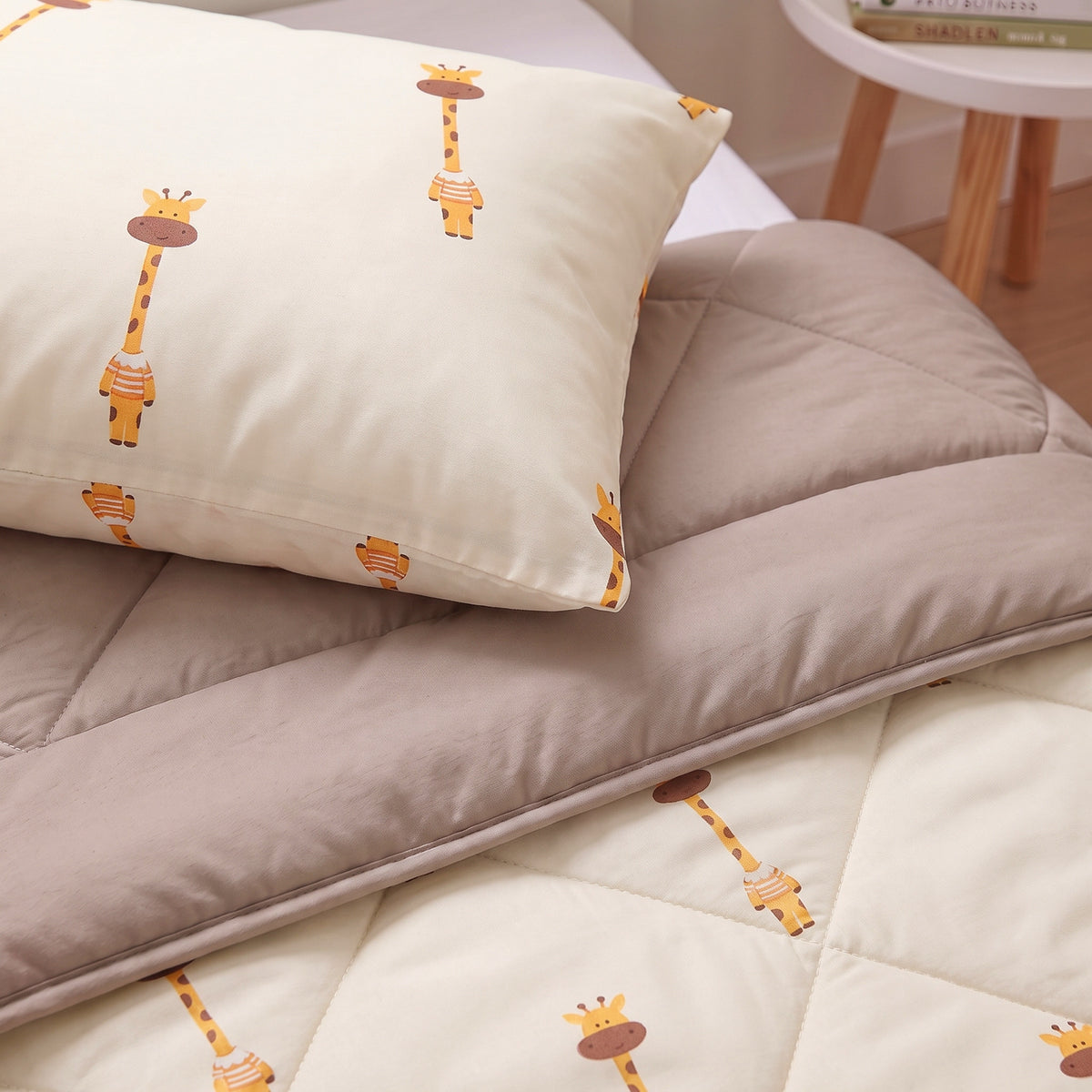 Kinderdekbed Zonder Overtrek Giraf Beige – Wasbaar 140 x 200 cm