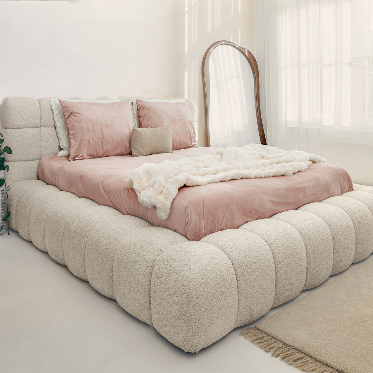 Adore Ruby Bouclé Beige met Ruby HR Pocket Matras