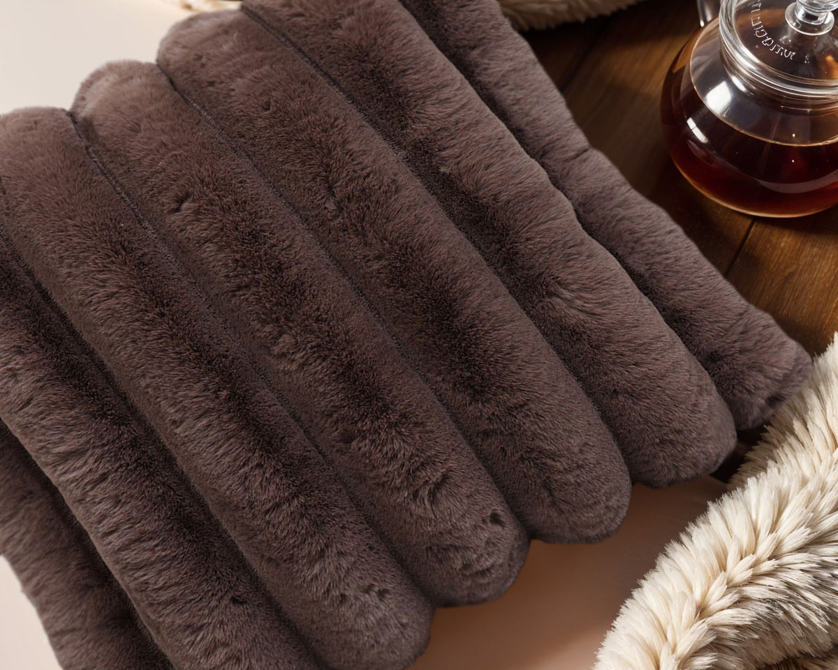 Rib Rabbit Fur Sierkussen Taupe