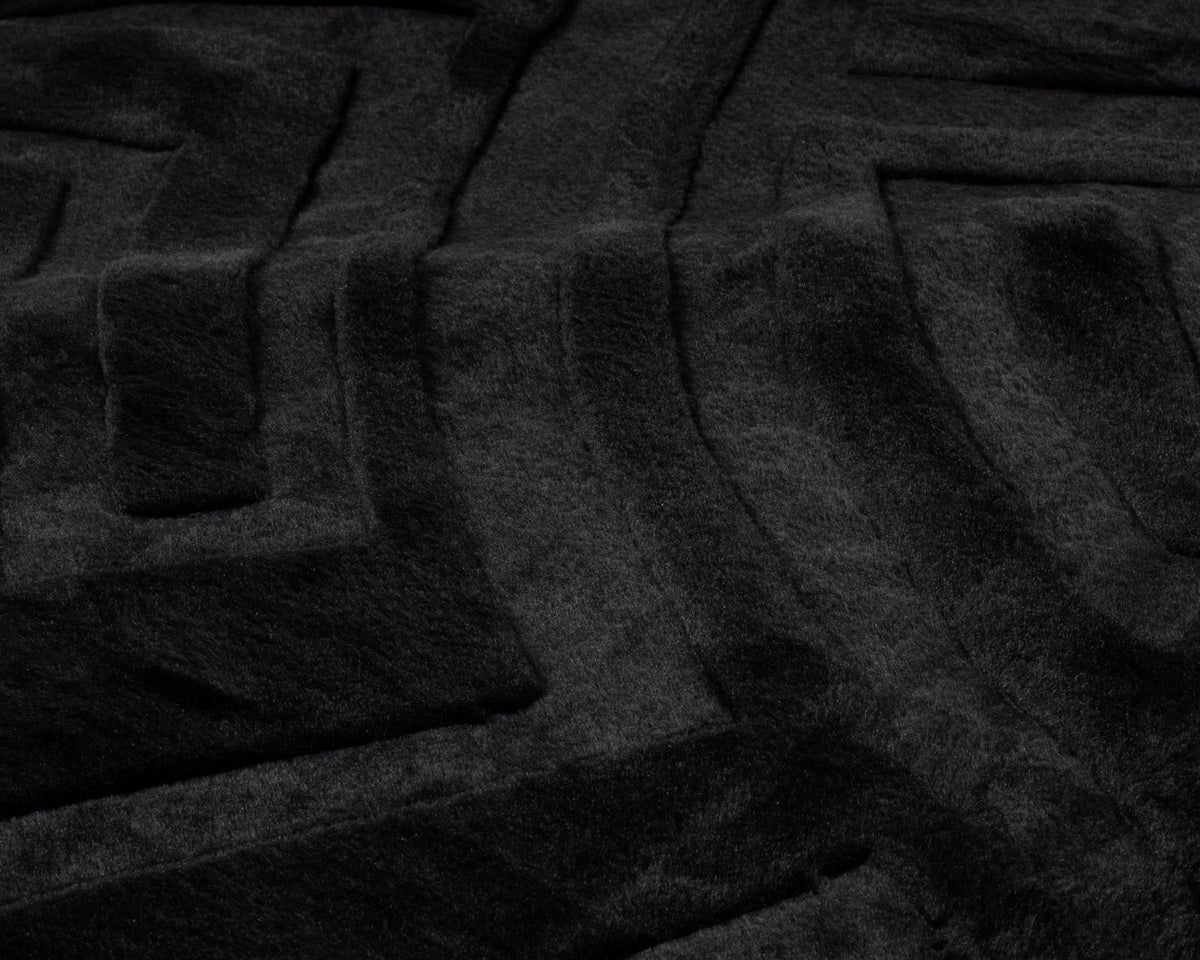 Embossed Zeta Deken Zwart