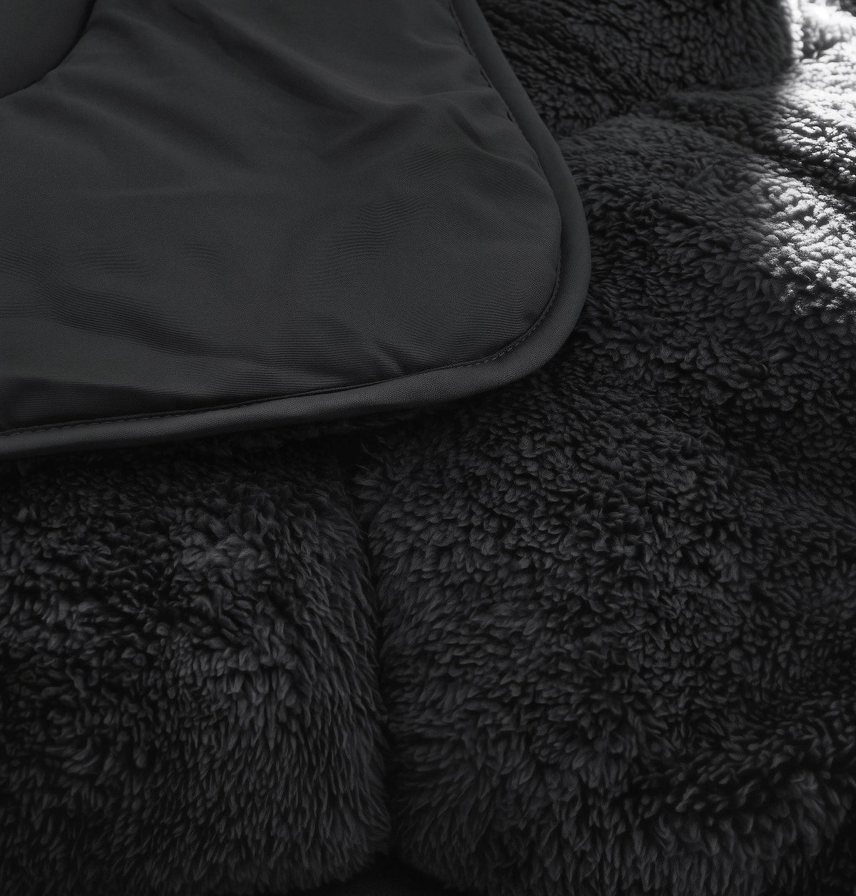 Lazy Dekbed Teddy Zwart Met Kussenslopen