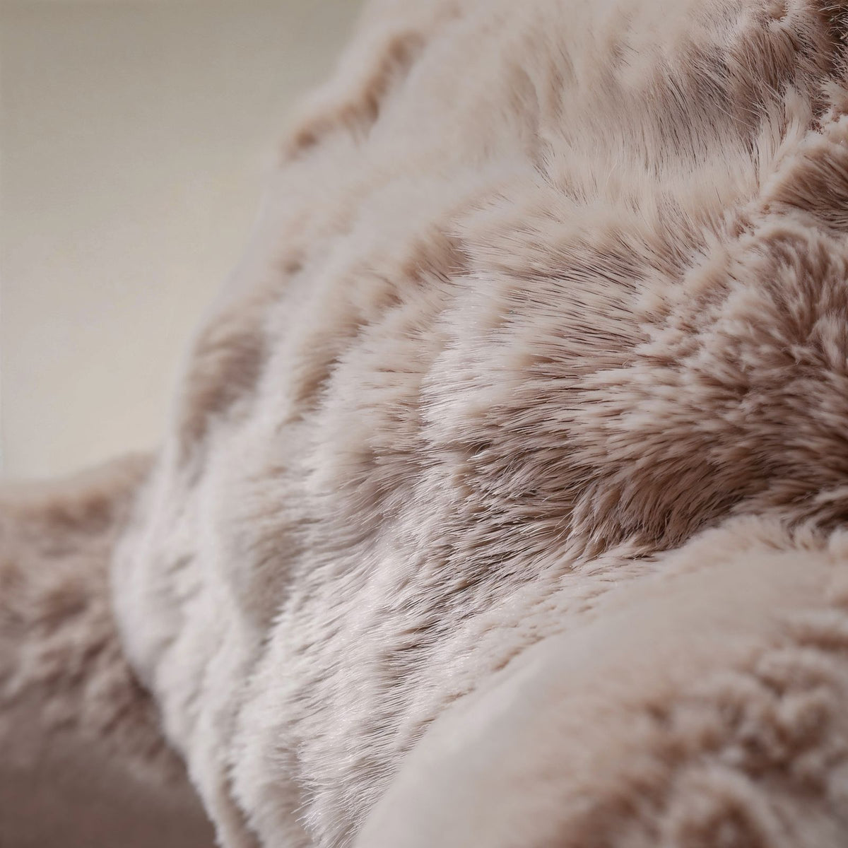 Bedrest Pompom Taupe