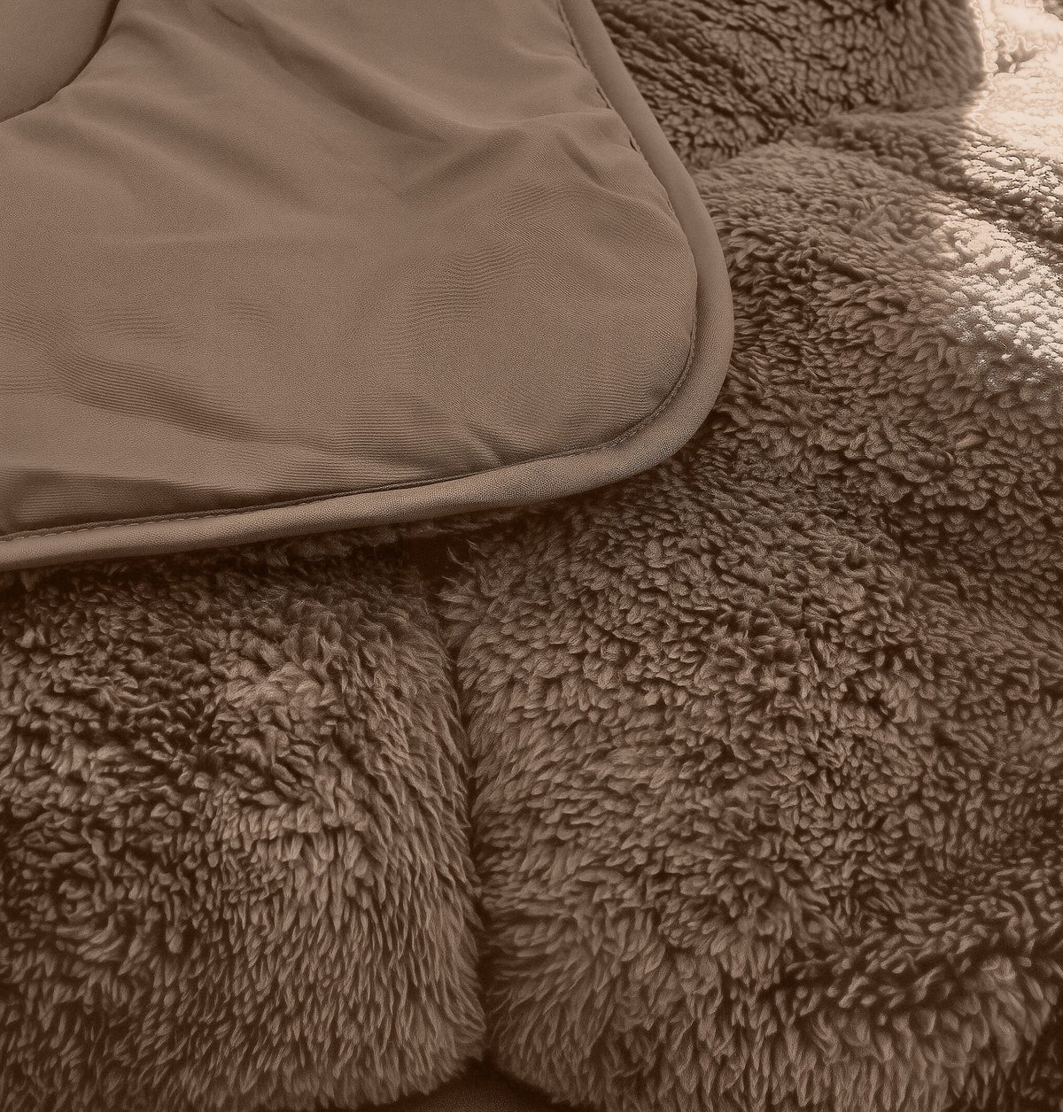 Lazy Dekbed Teddy Taupe/Bruin Met Kussenslopen