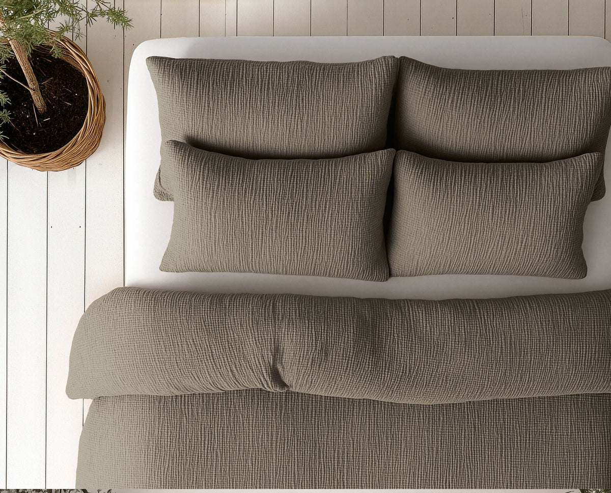 Lazy Dekbed Mousseline Taupe Met Kussenslopen