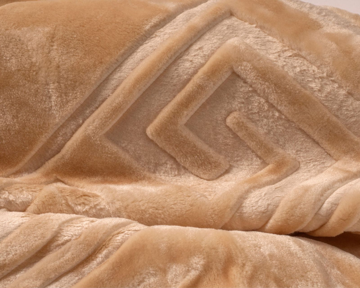 Embossed Zeta Deken Crème